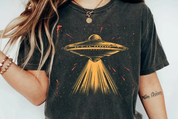 Vintage Retro UFO Flying Saucer Alien Space Abduction Graphic Design Png